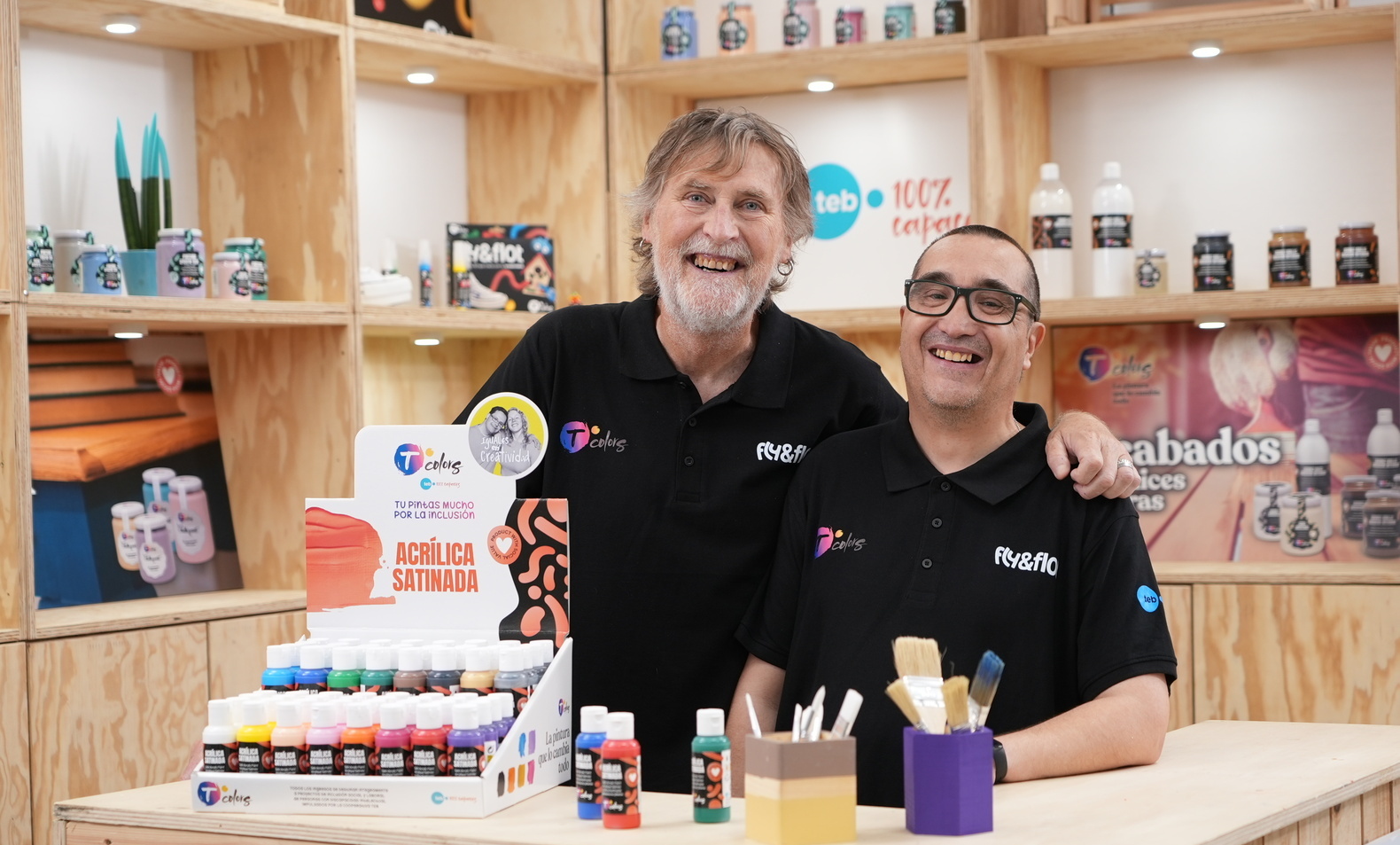 Nuevos #TConsejos con Kristian Pielhoff: pintura acrílica y barniz TColors